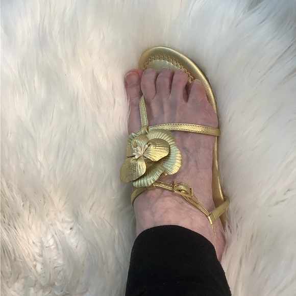Kate Spade Gold Pearls-in-Flower Flat Sandals. 7 - Picture 8 of 8